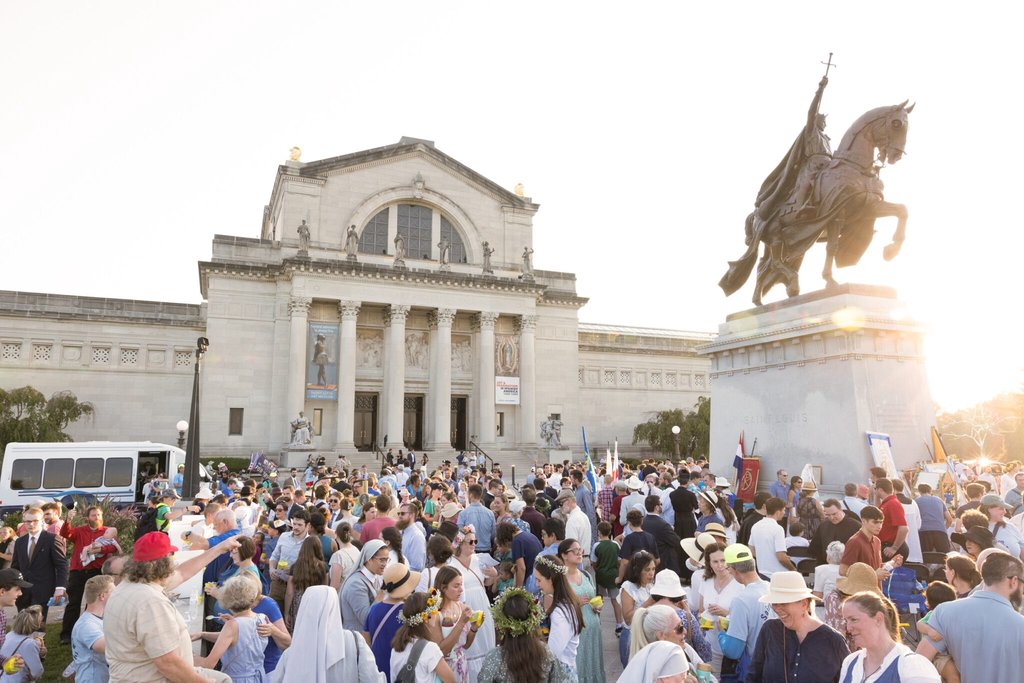 Procession with Relic of Saint Louis